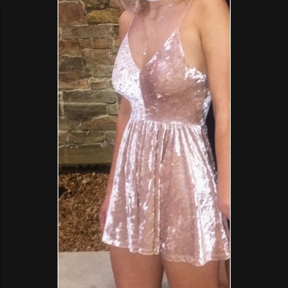 UO Silence + Noise Velvet Romper - Picture 5 of 5